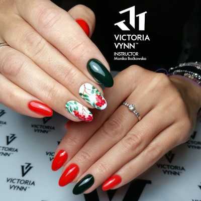 Victoria Vynn - Gel Polish - 207 Dark Emerald - Gellack Victoria Vynn - Gel Polish - 207 Dark Emerald - Gellack