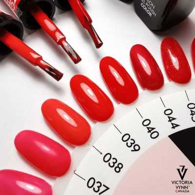 Victoria Vynn - Gel Polish - 044 Shimmering Red - Gellack Victoria Vynn - Gel Polish - 044 Shimmering Red - Gellack