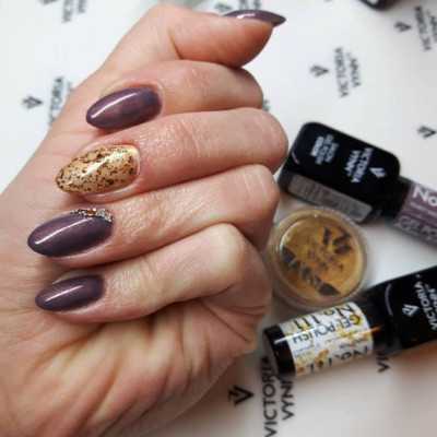 Victoria Vynn - Gel Polish - 111 Gold Foil - Gellack Victoria Vynn - Gel Polish - 111 Gold Foil - Gellack