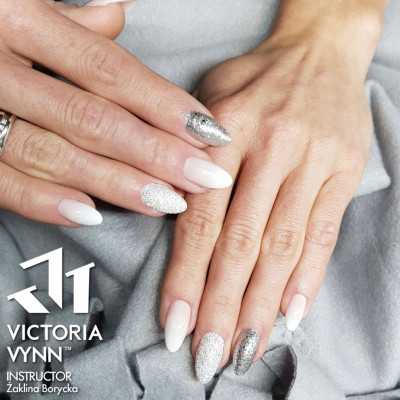 Victoria Vynn - Sverige Victoria Vynn - Pure Creamy - 039 Luxury Silver - Gellack